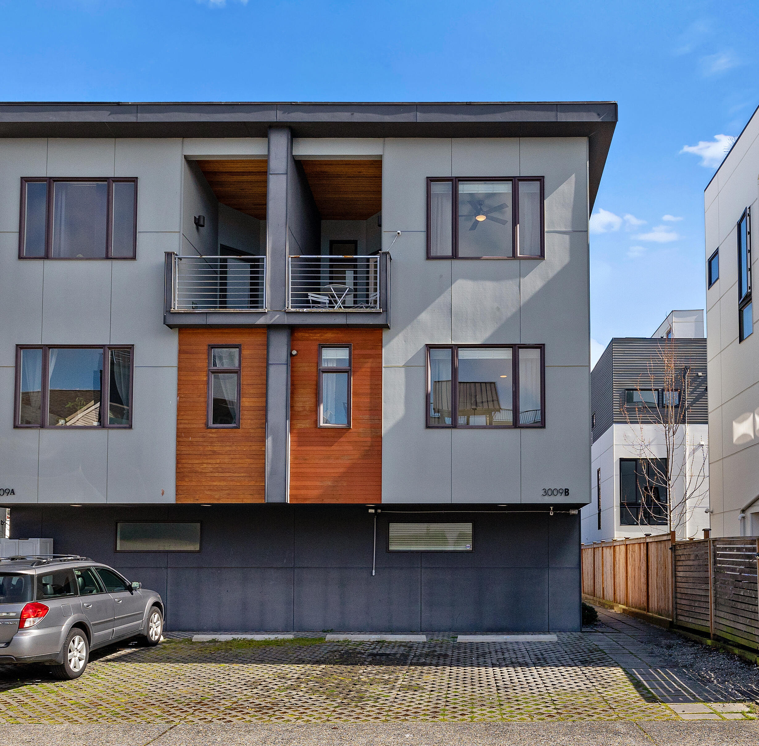 Studio - Parking Included (please confirm the exact spot during booking)